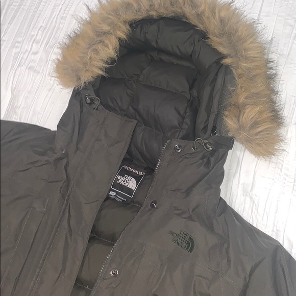 North Face Women’s Winter Coat - Picture 2 of 4
